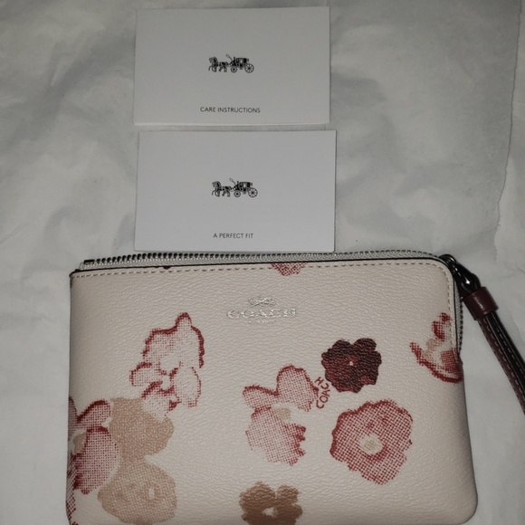 Coach wristlet - Picture 3 of 5